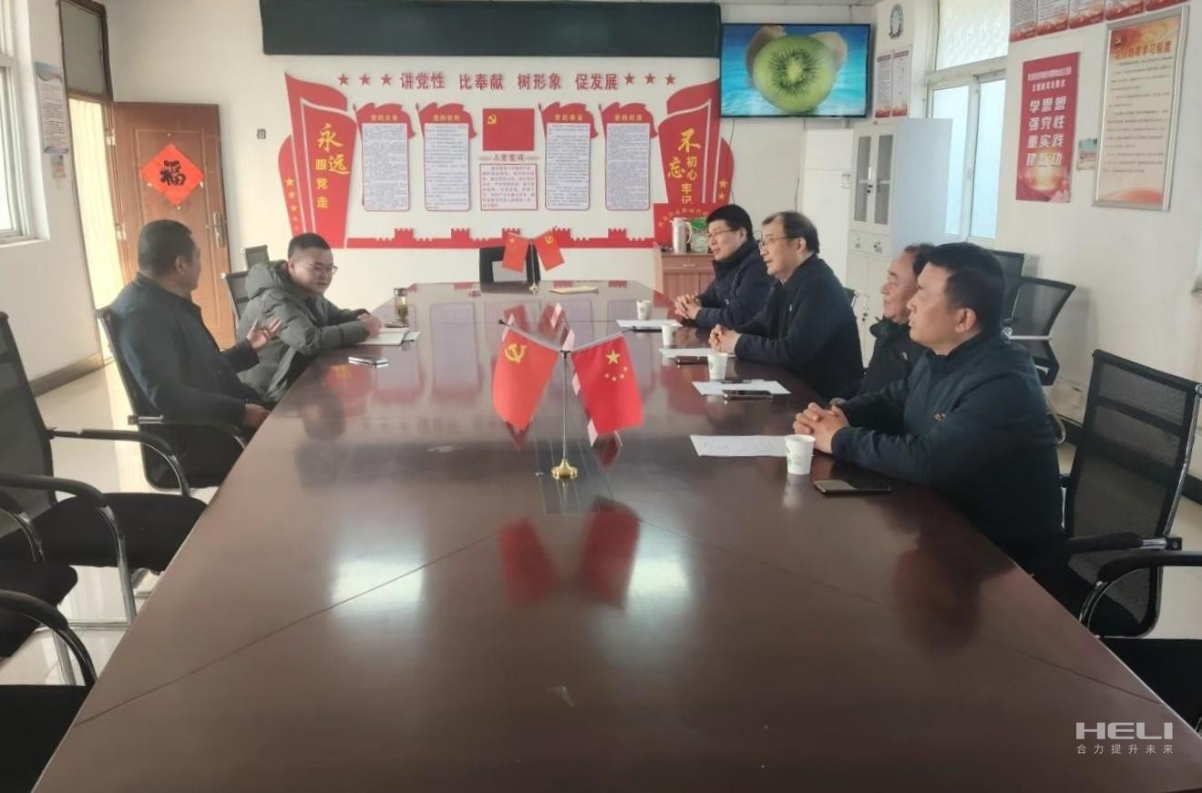 现场召开漫谈会.jpg